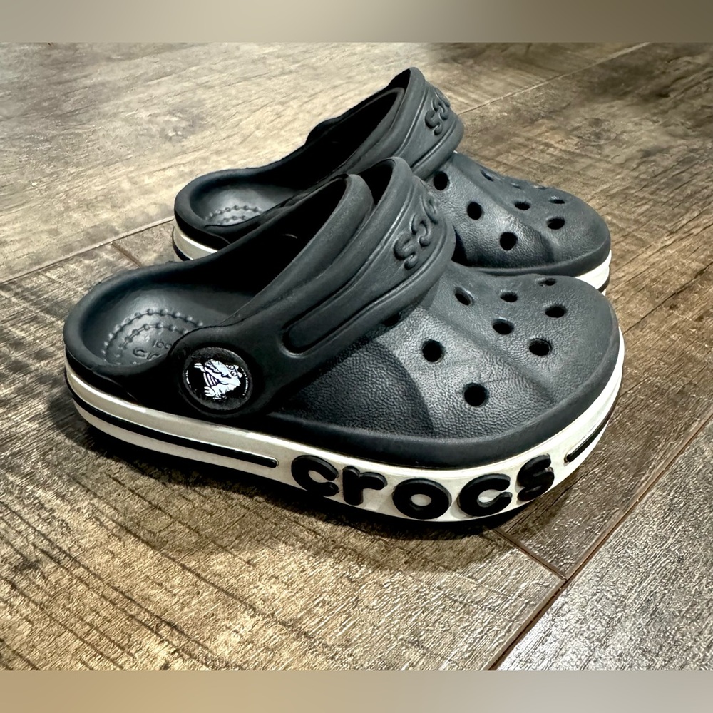 CROCS Black and White Classic Clog Platform Kids Shoes - Picture 2 of 8